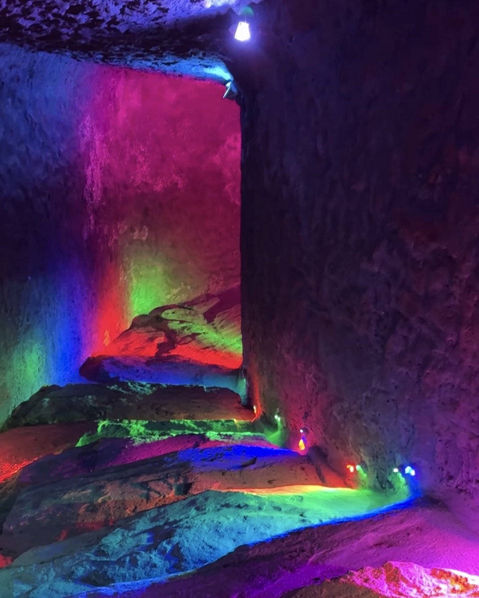 Вход в пещеру Хозяйки Медной горы 