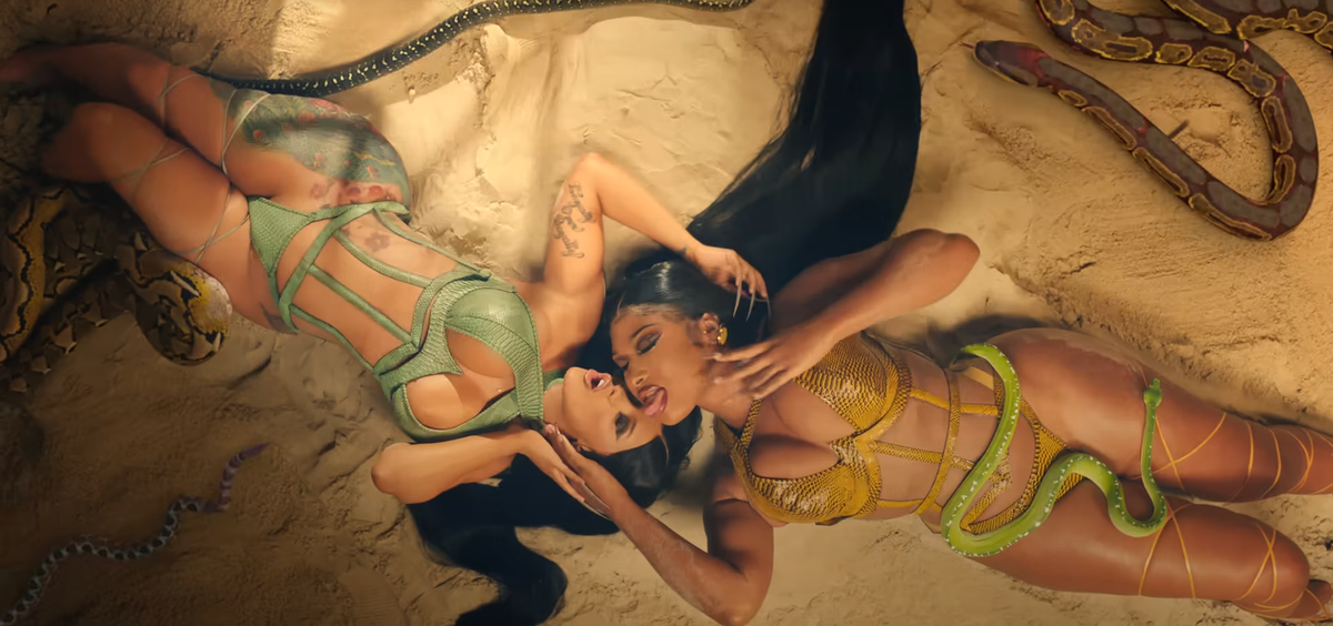 они облизывают друг друга и думаю, что это сексуально? Если честно, то да