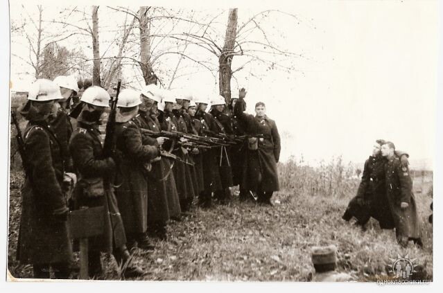 "Командовать расстрелом буду я!" Дурацкие были шуточки у некоторых. (фото из открытых источников)