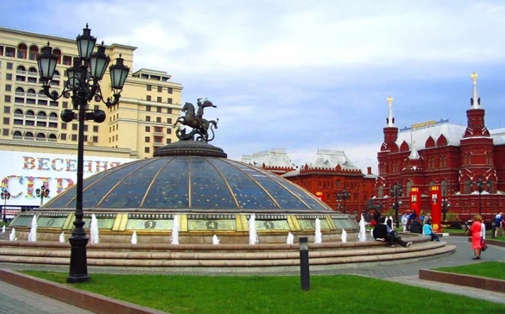 У меня не сохранилось ни одной фотки тех посиделок. А жаль... Но и цифровые фотоаппараты тогда были редкостью