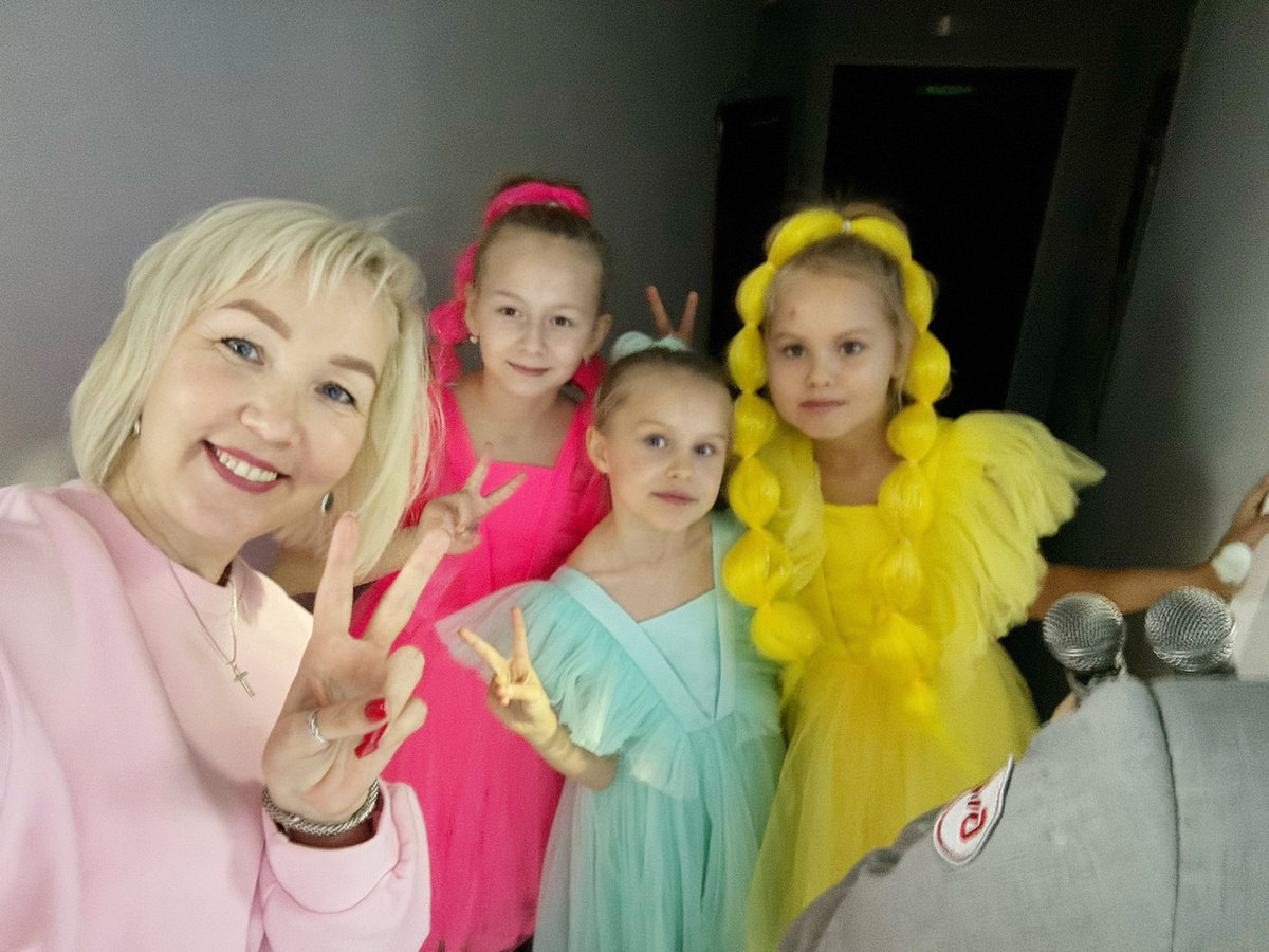 Яна Грибова и трио «Десерт»: Полина, Мария и Злата