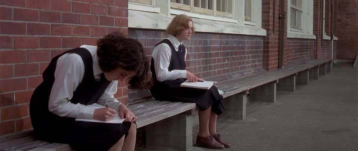 кадр из фильма "Небесные создания