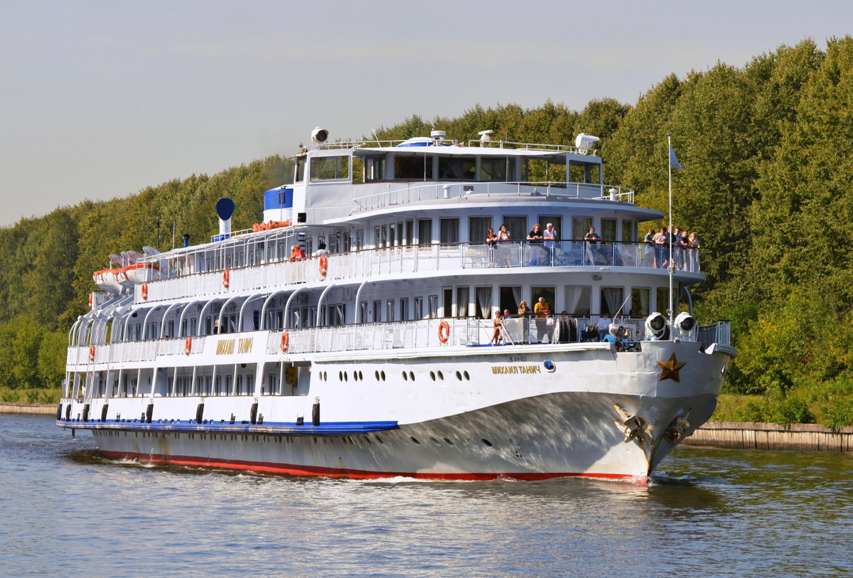 т/х "Михаил Танич" на Канале имени Москвы (фото с сайта www.fleetphoto.ru)