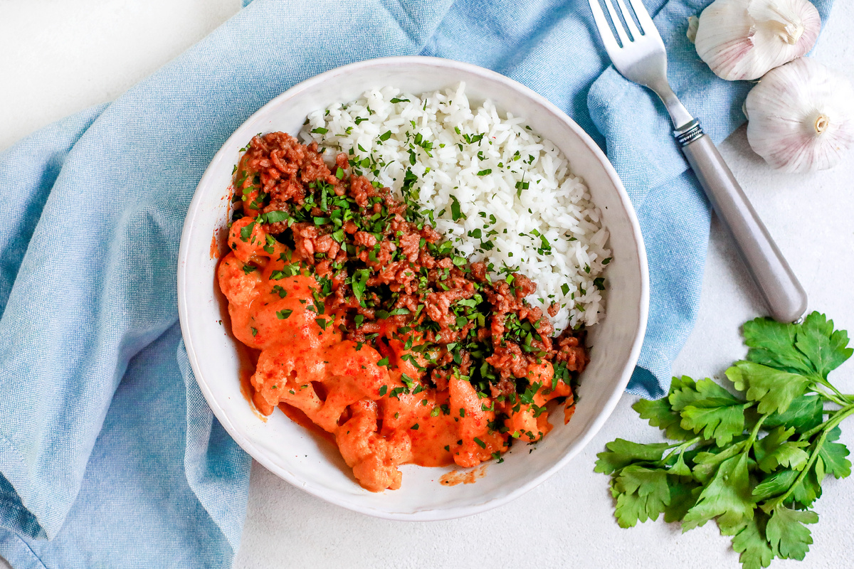 Вегетарианское мясо с цветной капустой в азиатском соусе