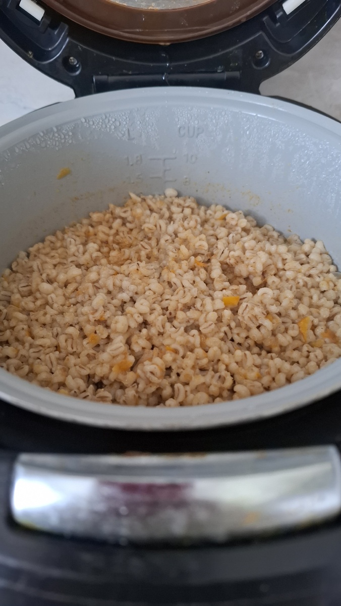 Уже все готово. Перловка отлично разварилась.