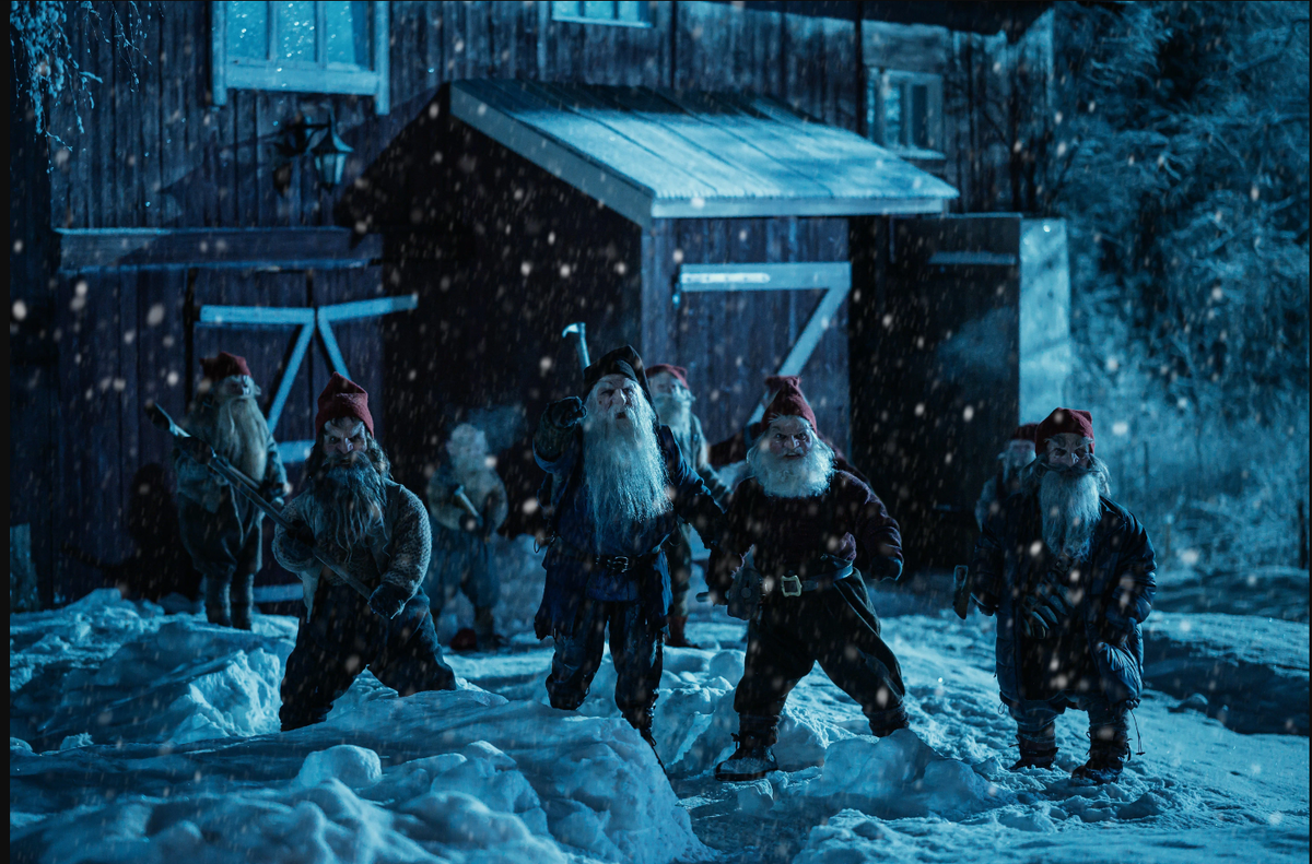 Кадр из фильма "Гномы. Новогодний беспредел" | "There's Something in the Barn", 2023