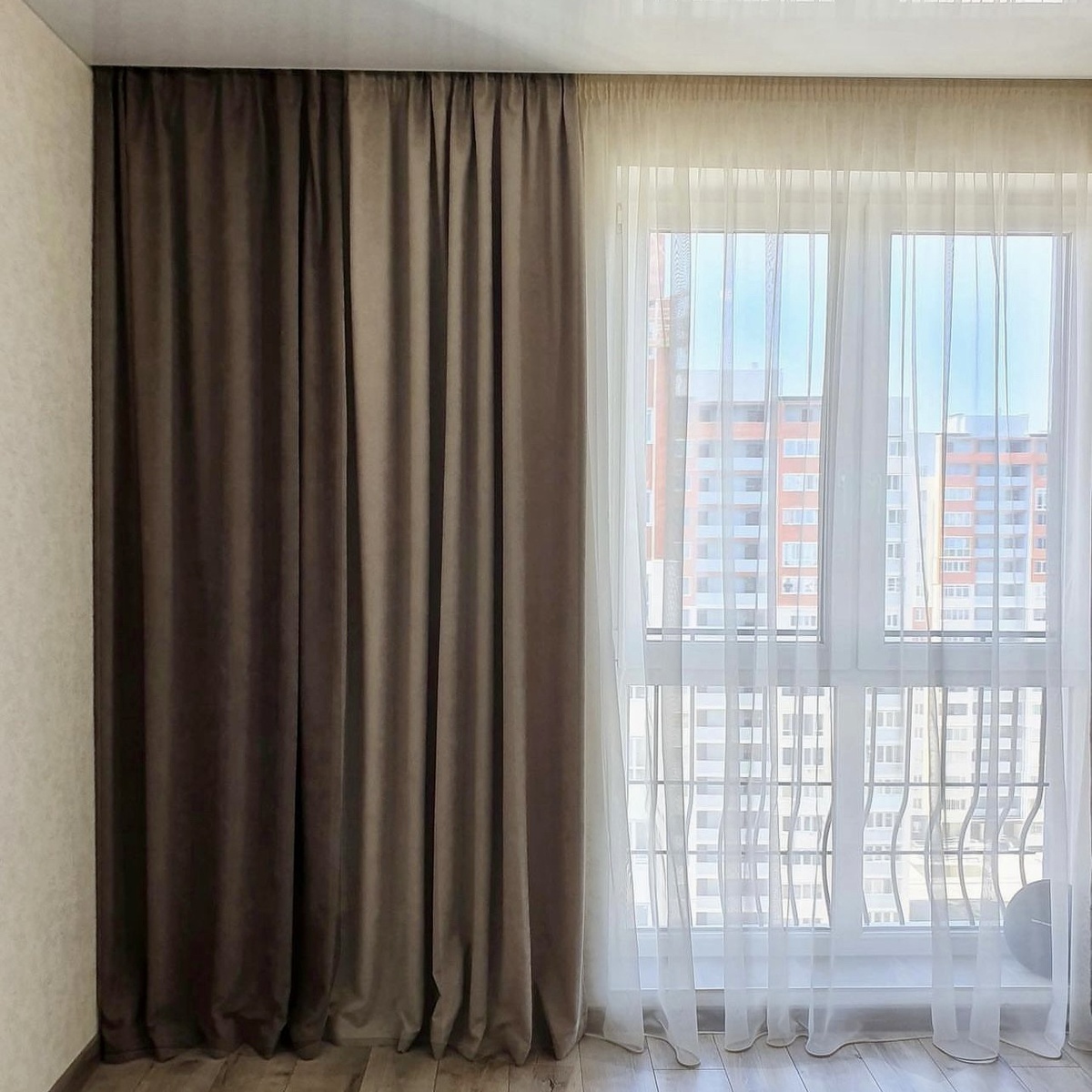 Комбинированные шторы - с небольшим предлежанием