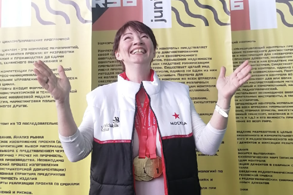 Одолжила золотые медали у моих восьми чемпионов) Приятная тяжесть от проделанной работы. 