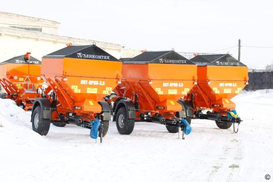    Новые пескоразбрасыватели. Источник: barnaul.org