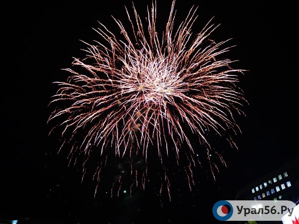    В Оренбурге на открытии главной новогодней елки салюта не будет