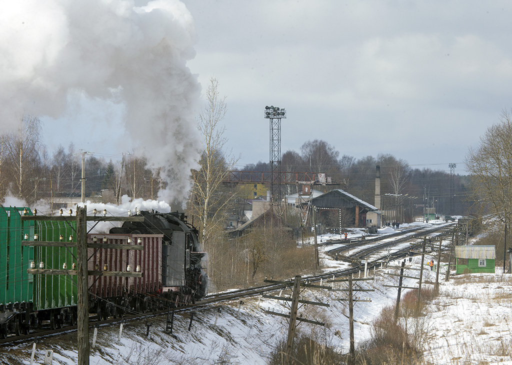 Паровоз серии Л с грузовым поездом идёт на спуске к станции Селижарово. Фото Иван Шаповалов
