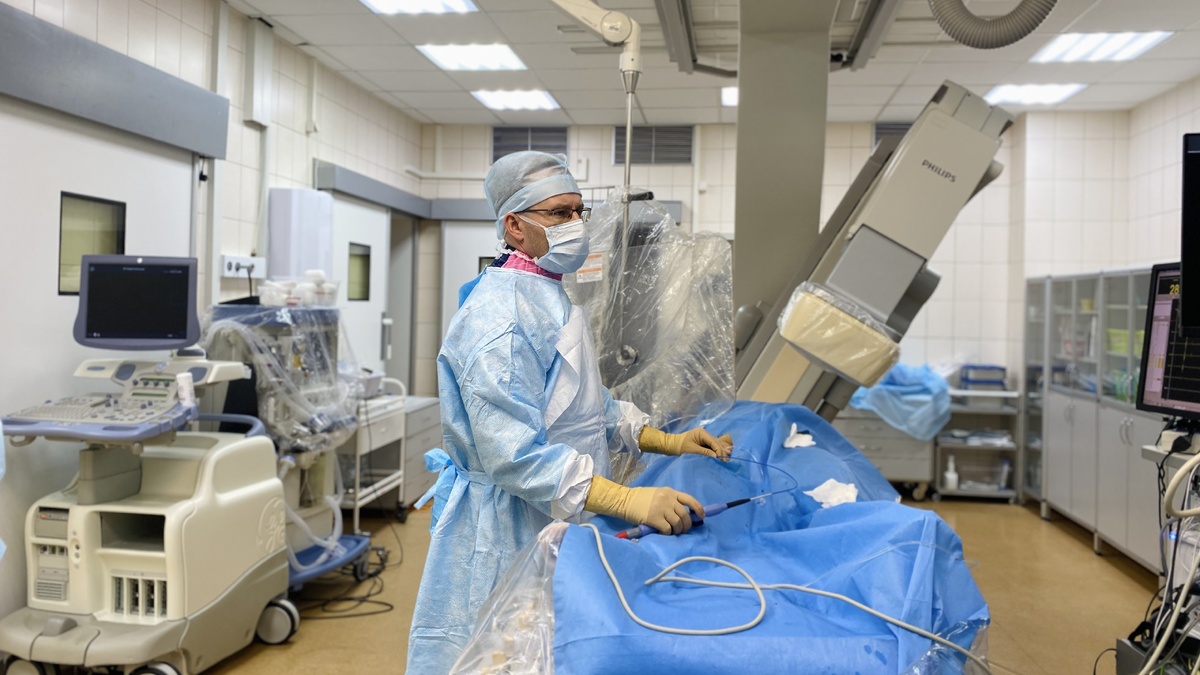    Пациентам с риском остановки сердца врачи кардиоцентра Сургута будут вживлять мини-дефибрилляторы