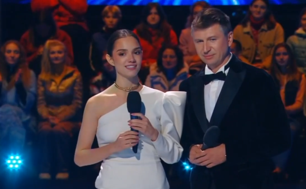 Ведущие Евгения Медведева и Алексей Ягудин. 