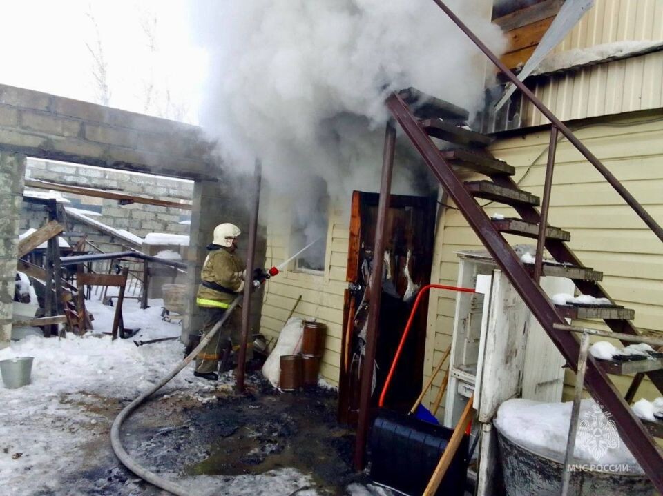    Пожар в Залесово. Источник: t.me/mchs_altkray