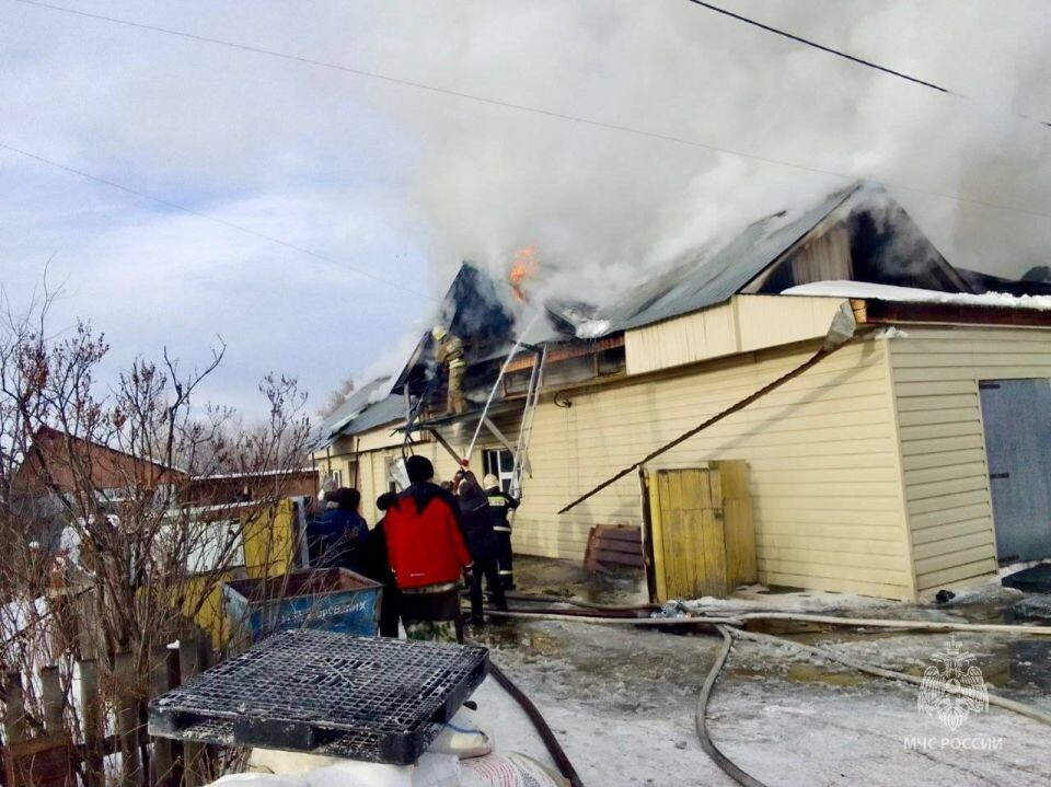    Пожар в Залесово. Источник: t.me/mchs_altkray