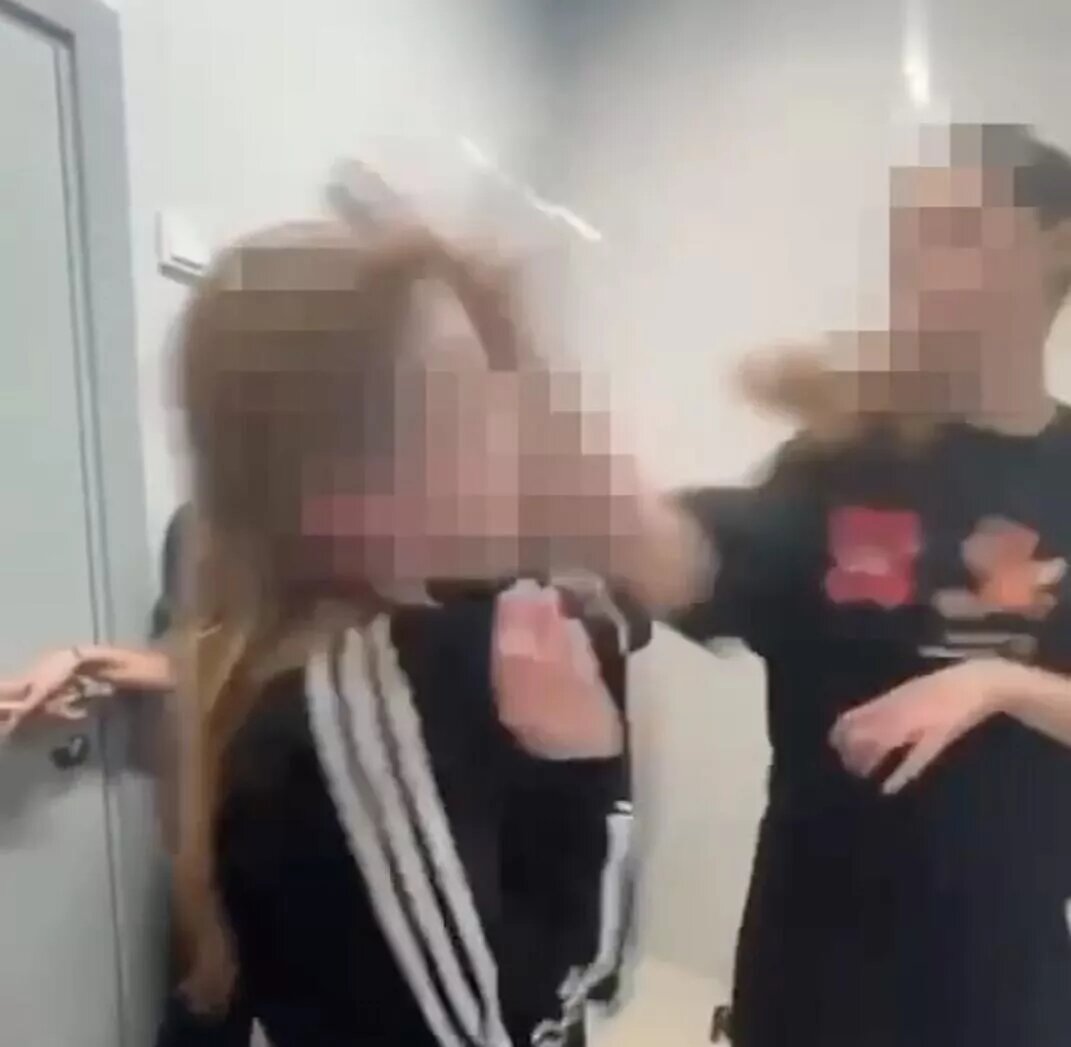 © Соцсети. Школьницы избили сверстницу в Котельниках. Кадр видео