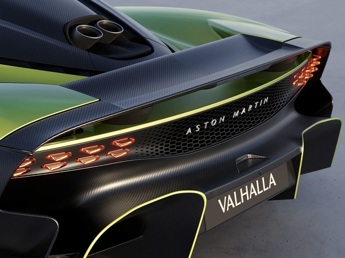    Aston Martin Valhalla стал первым гибридным гиперкаром компании