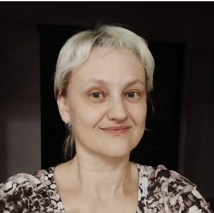 Как раз недавно переехала и решила заняться именно блогингом. Не рекламой косметики, как я обычно делала в соцсетях на своих страничках, в Ок в основном, а «сторителлинг», коротенькие жизненные истории и размышления.