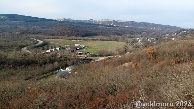 вид с карбоновой глыбы на долину реки Бодрак, Крым