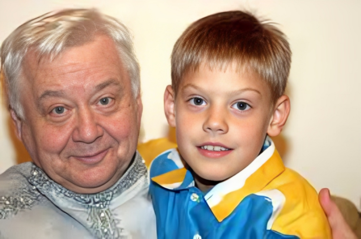 Павел Табаков в детстве с отцом Олегом Табаковым