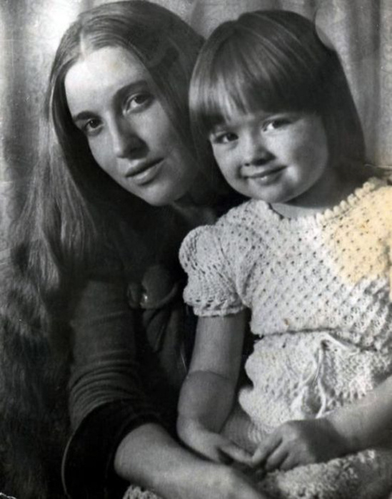 Майя Никаноркина с дочерью Никой Турбиной. / Фото: starhit.ru