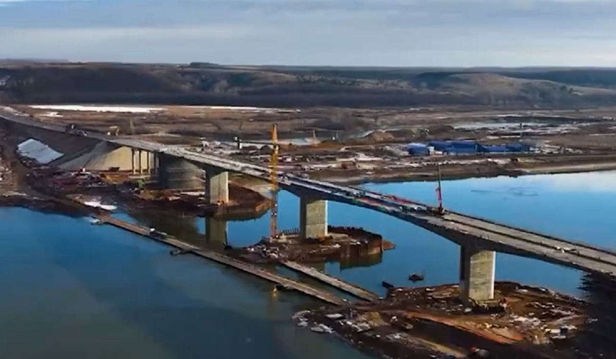    В Башкирии завершается строительство моста через Белую на трассе Дюртюли-Ачит