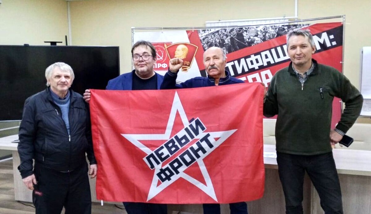                                   И.Метелица (второй слева) Фото из открытых источников