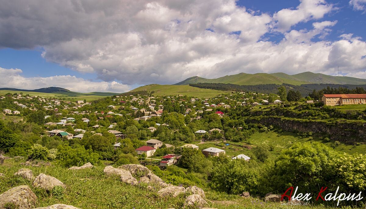 Городок Дманиси. Вид с холмов от дороги к селу Пантиани.