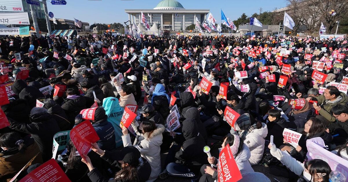 Митинг в поддержку импичмента собрал 200.000 участников