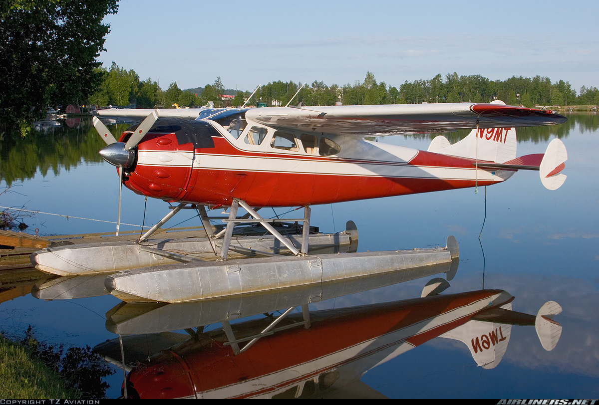 Cessna 195 Businessliner в варианте гидросамолета