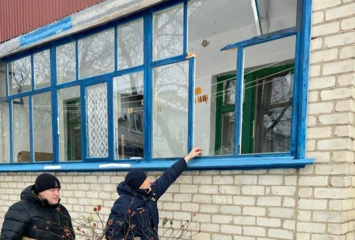    В Рыльске Курской области в результате падения БПЛА ВСУ повреждена одна квартира