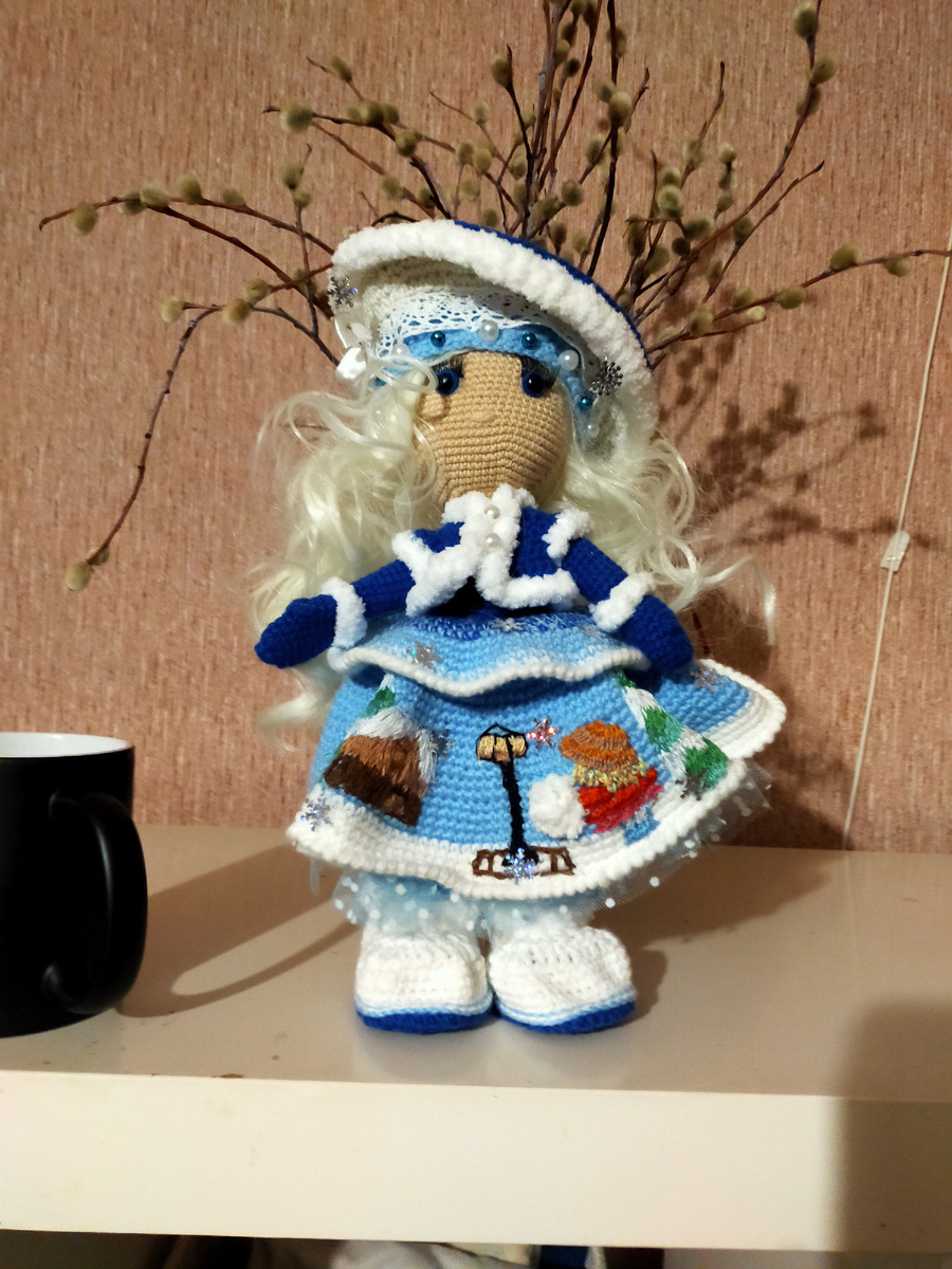 Это недавняя моя работа.Интерьерная кукла Зима.Связана по МК Ольги Архиповой.