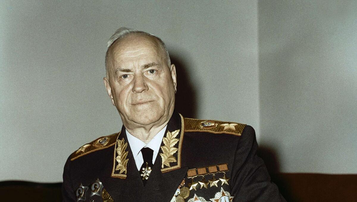 Георгий Константинович Жуков Маршал Советского Союза, четырежды Герой Советского Союза. Источник Яндекс картинки