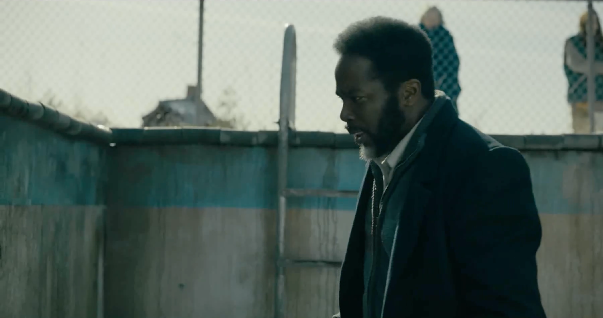 Гарольд Перрино решил проверить водоизмещение бассейна))) На самом деле очень крутой и жуткий момент в сериале