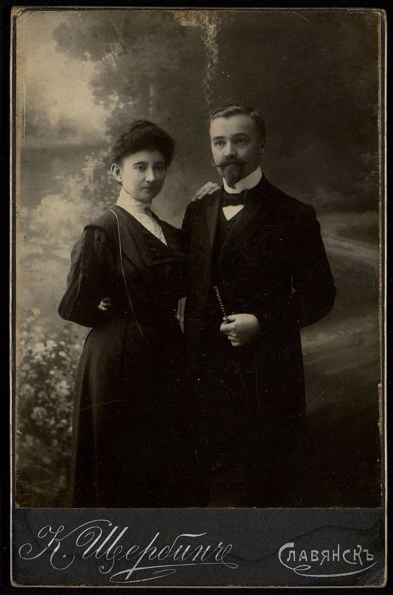 Учительница-заведующая Краматорского заводского училища Мария Александровна Николаева и её будущий муж Маврикий Людовикович Кригер, ноябрь 1908 года, Славянск