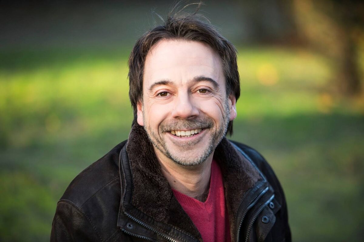 Автор популярных во Франции детективов Мишель Бюсси