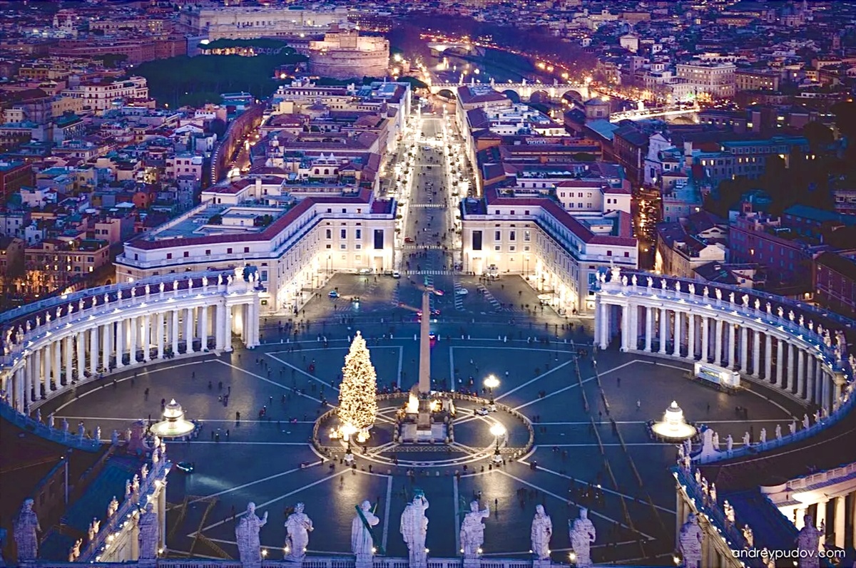 Площадь Святого Петра в Риме.