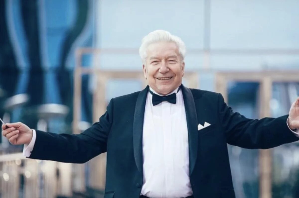    В Новосибирске показали фильм о старейшем музыкальном коллективе страны