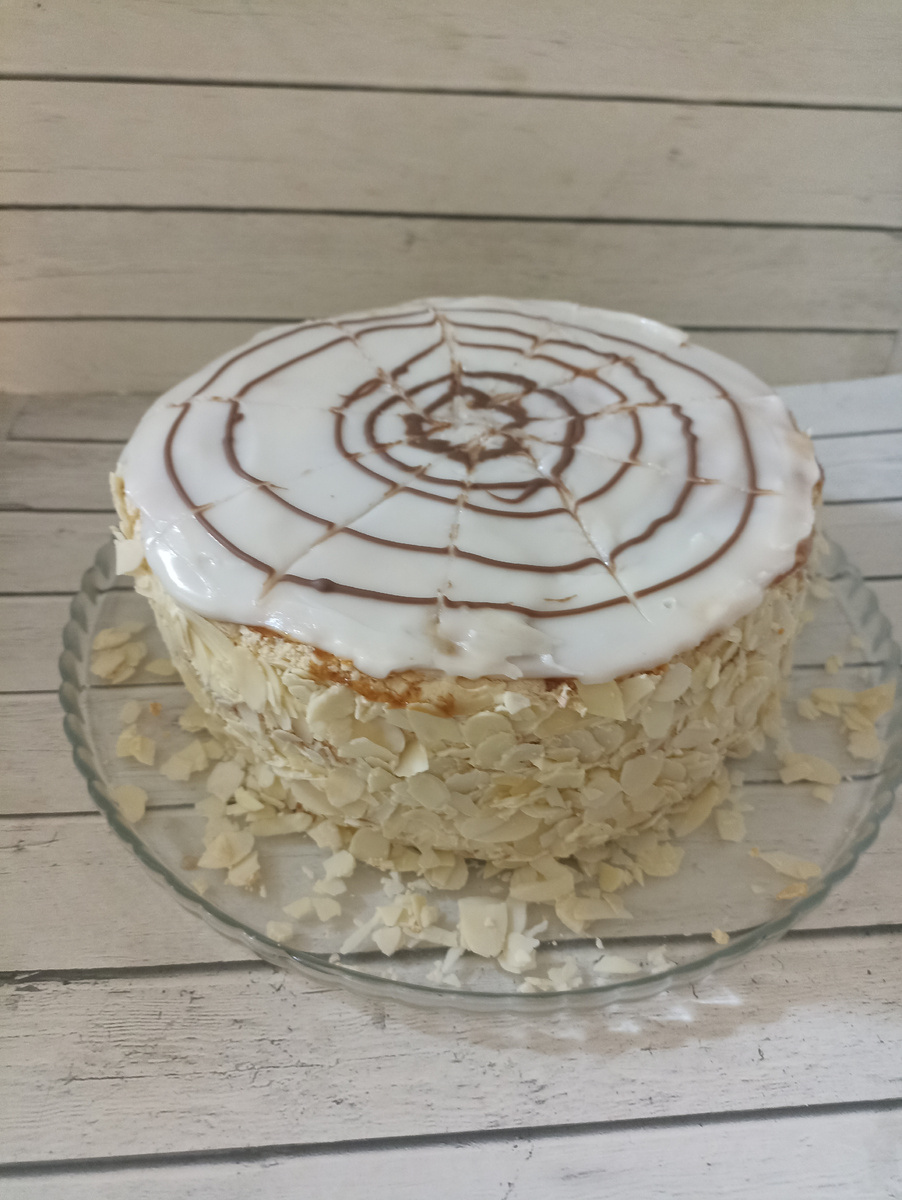 Торт "Эстерхази". Классический венгерский торт с миндальными коржами, заварным кремом, абрикосовым конфи.