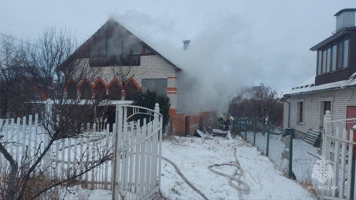    Огнеборцы потушили пожар в подвальном помещении жилого дома в Курске