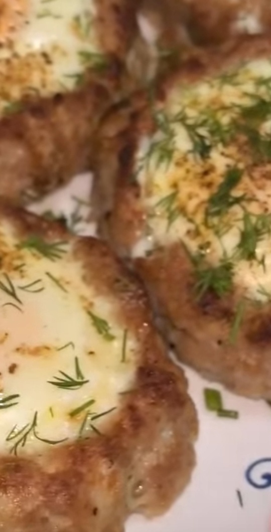 Посыпать зеленью