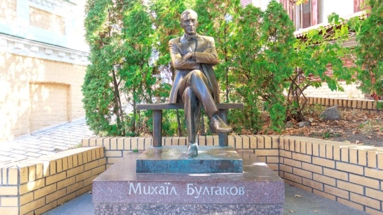    В Киеве намерены демонтировать памятник Булгакову и знак города-героя Андрей Бурков
