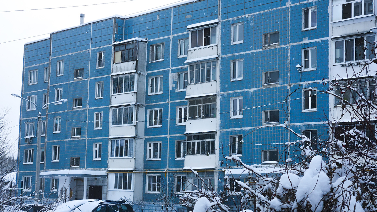 Синяя 1Р-303, послужившая поводом туда поехать - уж очень красиво смотрится. Все фото - мои, если не указано иное.