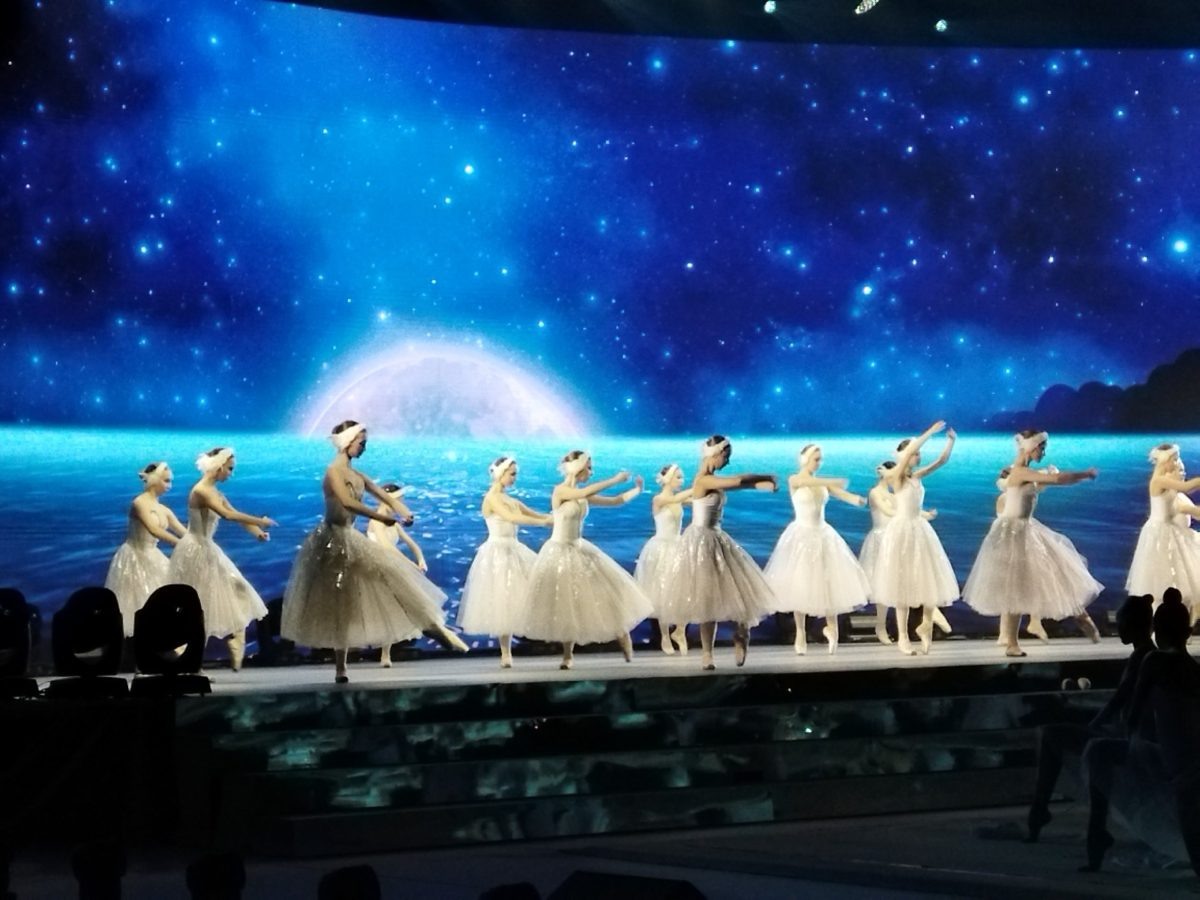    В шоу задействовано более 200 исполнителей