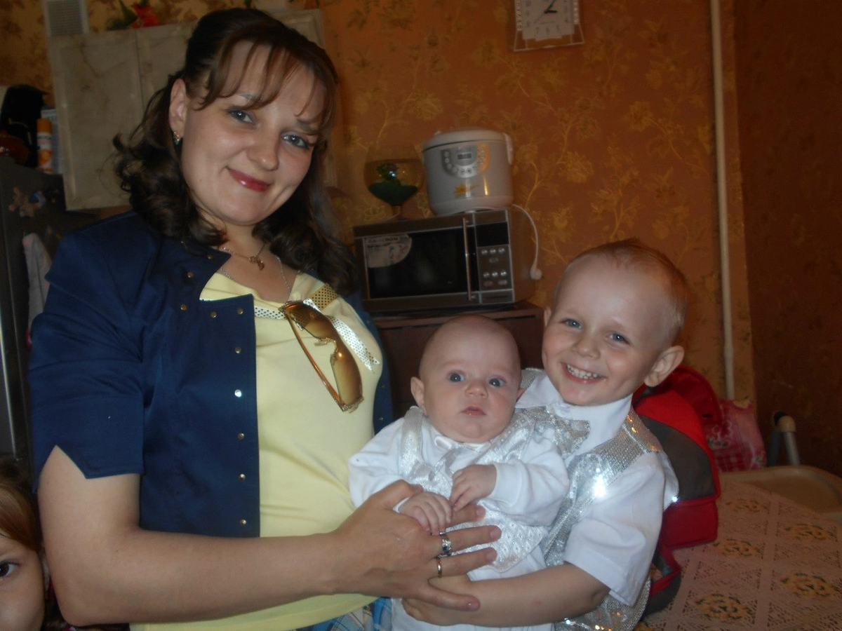 Законная жена Ивана с их самыми первыми детьми в 2014 году