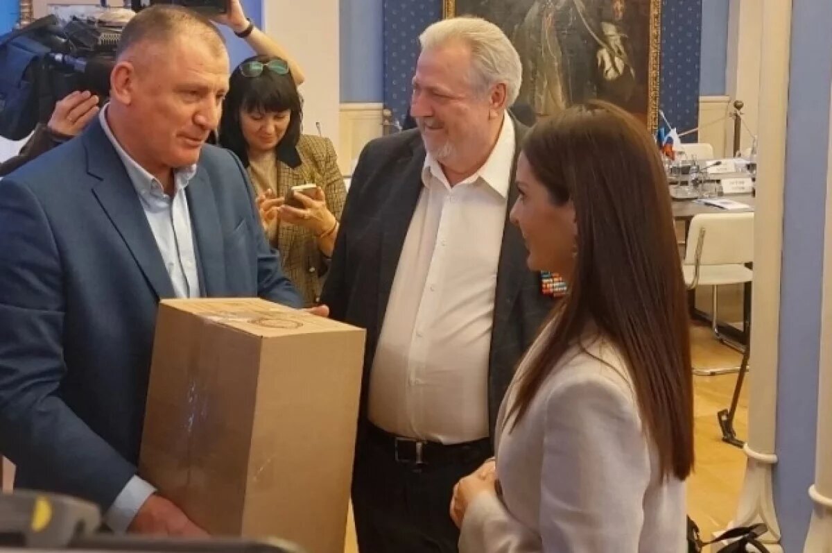    Предприниматель из Тулы вручил пряники главе Гагаузии Евгении Гуцул