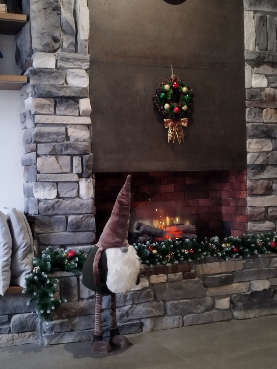 Камин в подъезде. Фото из личного архива автора