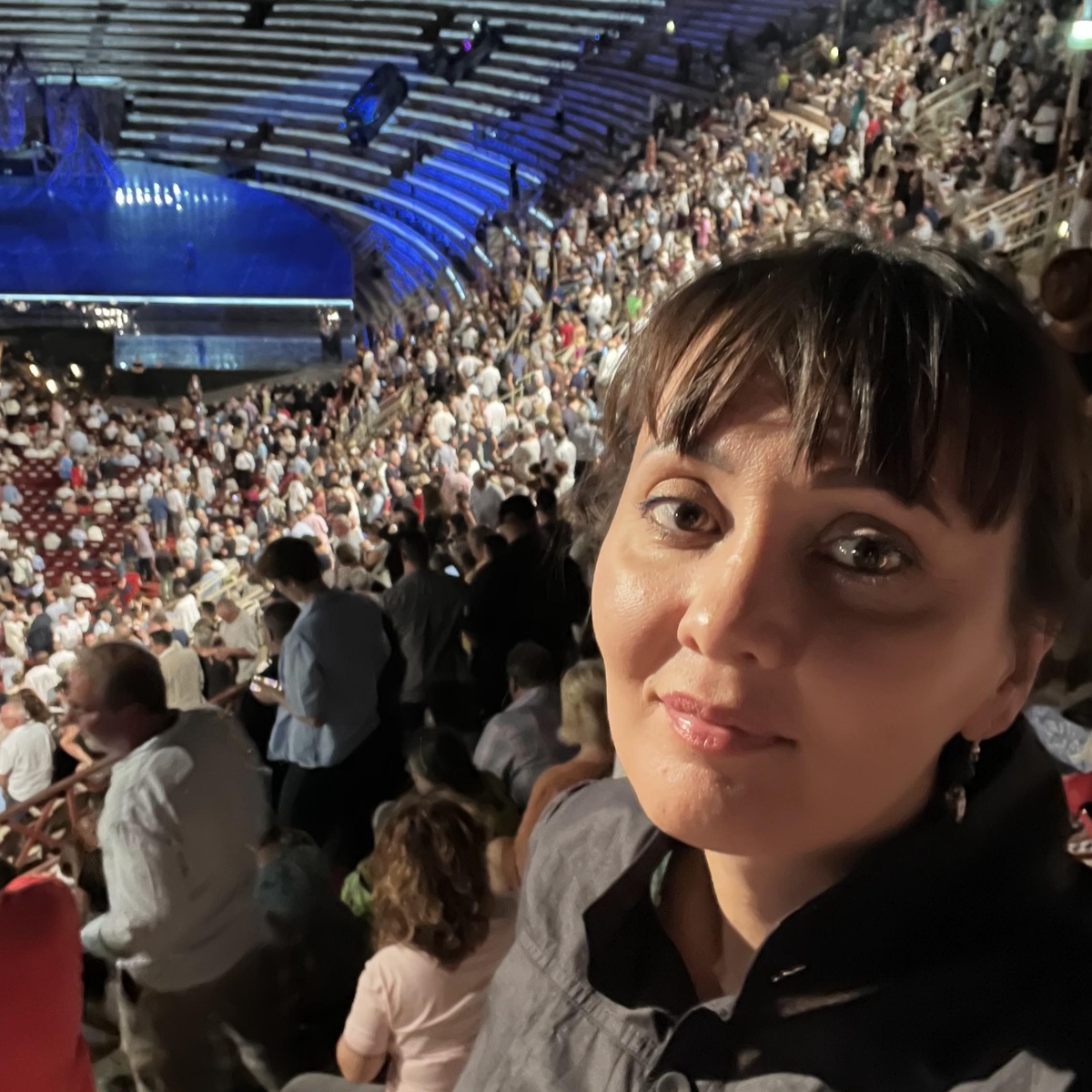 Перед началом оперной постановки уже внутри Арена ди Верона