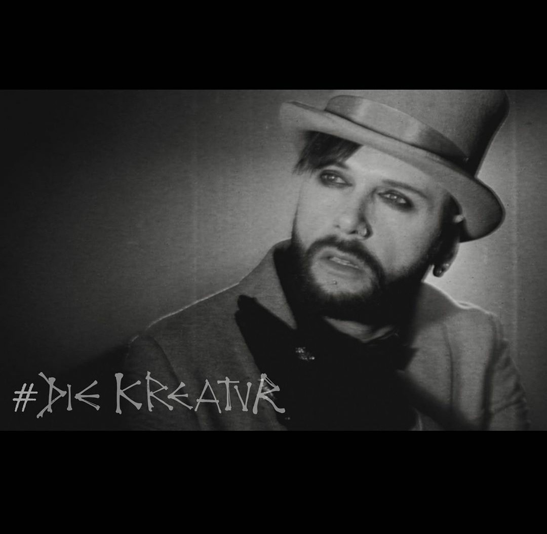 Клип "Die Kreatur" из альбома "Panoptikum" одноимённого проекта Die Kreatur 2020 года. Фото найдено где-то в интернетах. 