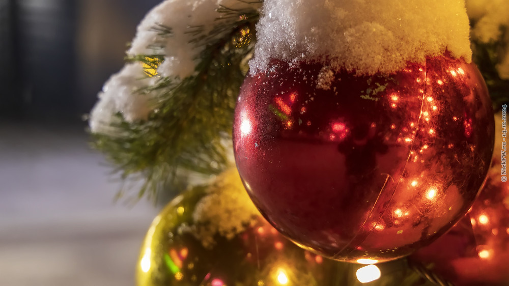 1. Шарики на ёлочке... © NickFW.ru — 14.12.2024г.